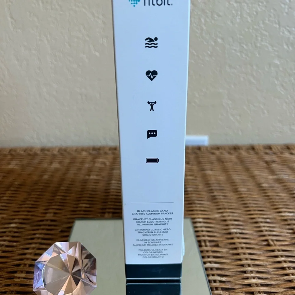 New in box Fitbit charge 3 black - Picture 7 of 9